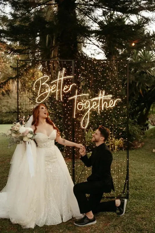 Неоновая фотозона Better Together