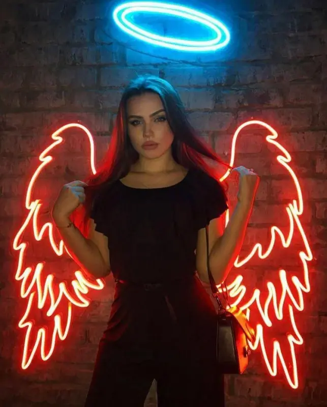 Неоновая фотозона на свадьбу в СПб
