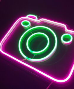 Неоновая вывеска «Фотоаппарат»