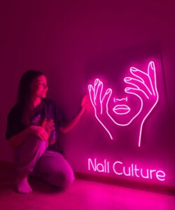 Неоновая вывеска «Nail Culture»