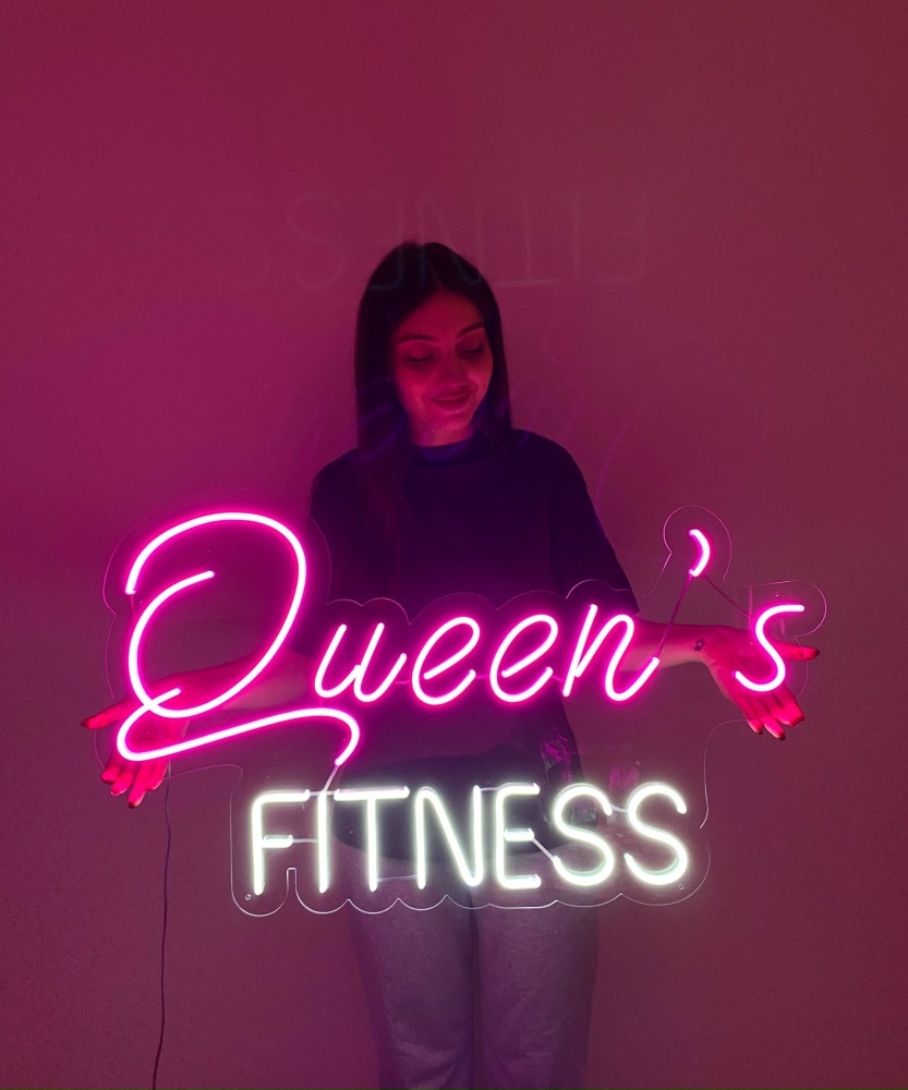 Неоновая вывеска «Queen’s Fitness»