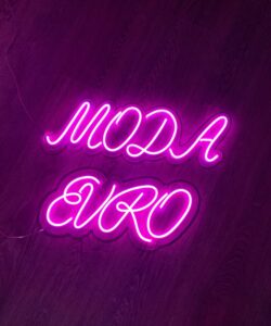 Неоновая вывеска «Moda Euro»
